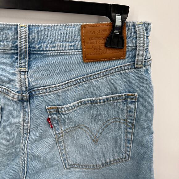 LEVI'S  Ribcage Raw Hem Light Wash Denim Shorts // 29 - Picture 11 of 14